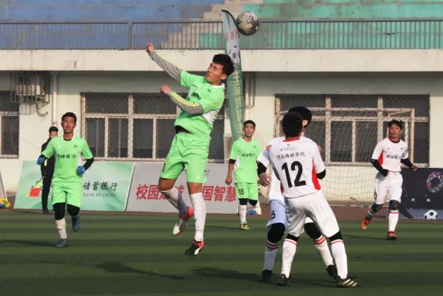 迪拜航班劫持事件中的无畏水管工英雄